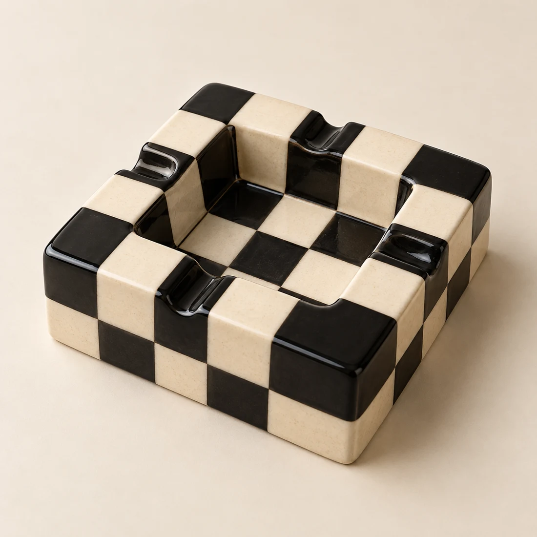 Checker Club ashtray in Black / Chalk