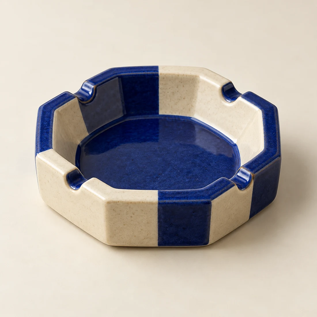 Eightfold ashtray in Cobalt / Chalk